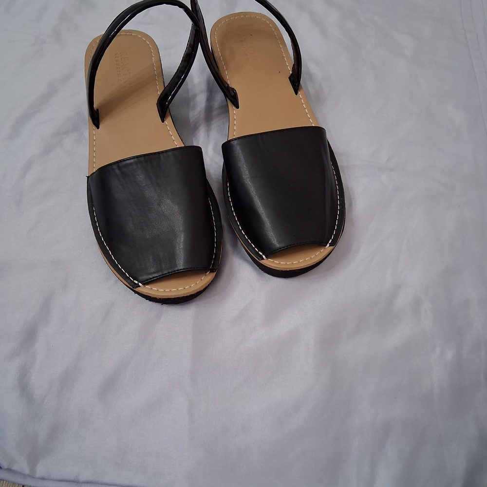 Reaction Kenneth Cole Elegant Black Leather Sandals